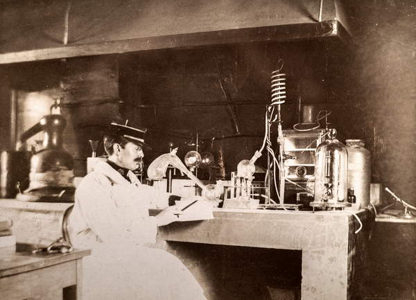sepia photo of Military Scientist at Lab Table, c.1900 (postcard) / Private Collection / The Burns Archive and Museum of Historical Photography / Bridgeman Images