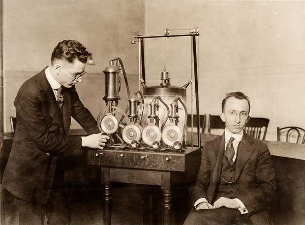 photograph of a Psychological Examination Testing Device, Columbia University, New York, NY, US, c.1920 (silver gelatin print) / Private Collection / The Burns Archive and Museum of Historical Photography / Bridgeman Images
