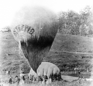TPG165981 Balloon near Gaines' Mill, Virginia, 1862 (b/w photo)/ Private Collection