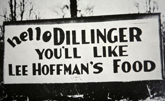 PNP252334 Roadhouse sign in Indiana welcoming John Dillinger, 1933 (b/w photo)</BR>Peter Newark American Pictures