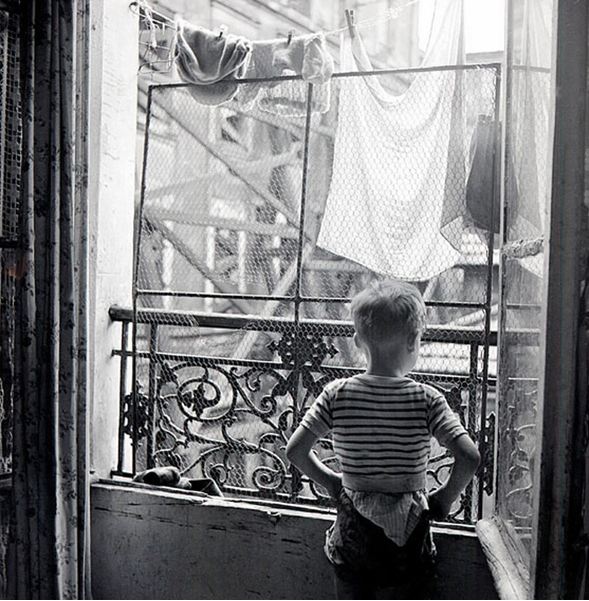 Child in a slum / Photo © Gerald Bloncourt / Bridgeman Images