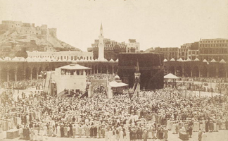 RGS242349 Praying around the Kaaba, Mecca, 1900 (b/w photo) by S. Hakim/ Royal Geographical Society, London, UK