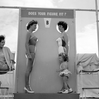Contestants in the Marilyn Monroe competition at Bognor Regis, 12th July 1960 / Mirrorpix