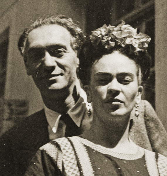 Portrait of Nickolas Muray and Frida Kahlo, New York c.1928 (b/w photo), Modotti, Tina (1896-1942) / Private Collection / Prismatic Pictures / Bridgeman Images 