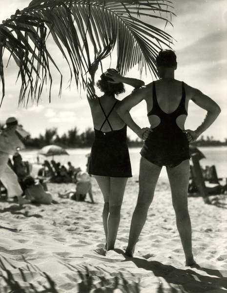Sunbathing, Bermuda, 1932, USA, 1932 (gelatin silver photo), Irving Browning, (1895-1961) / Collection of the New-York Historical Society, USA / © New York Historical Society / Bridgeman Images
